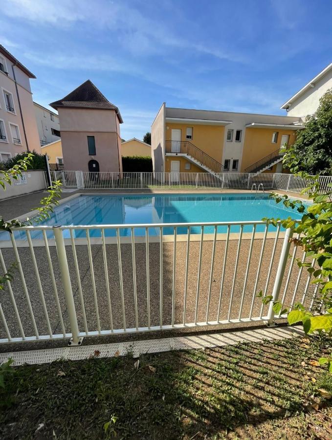 Appartement Avec Place De Parking Et Piscine วิลฟร็องช์-ซูร์-โซน ภายนอก รูปภาพ
